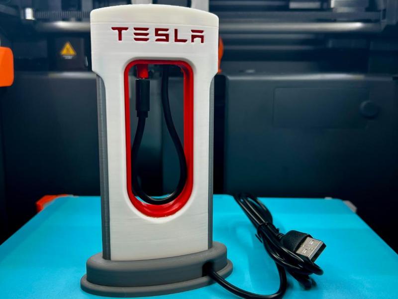 Tesla Supercharger V3 - USB-C