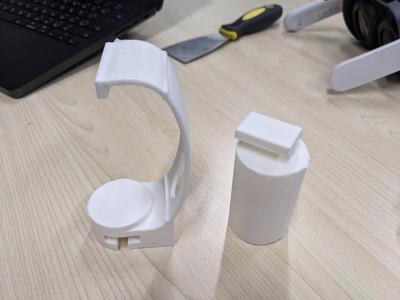 One-Handed Stand for Meta Quest 3 
