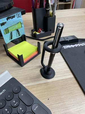 Single pen holder