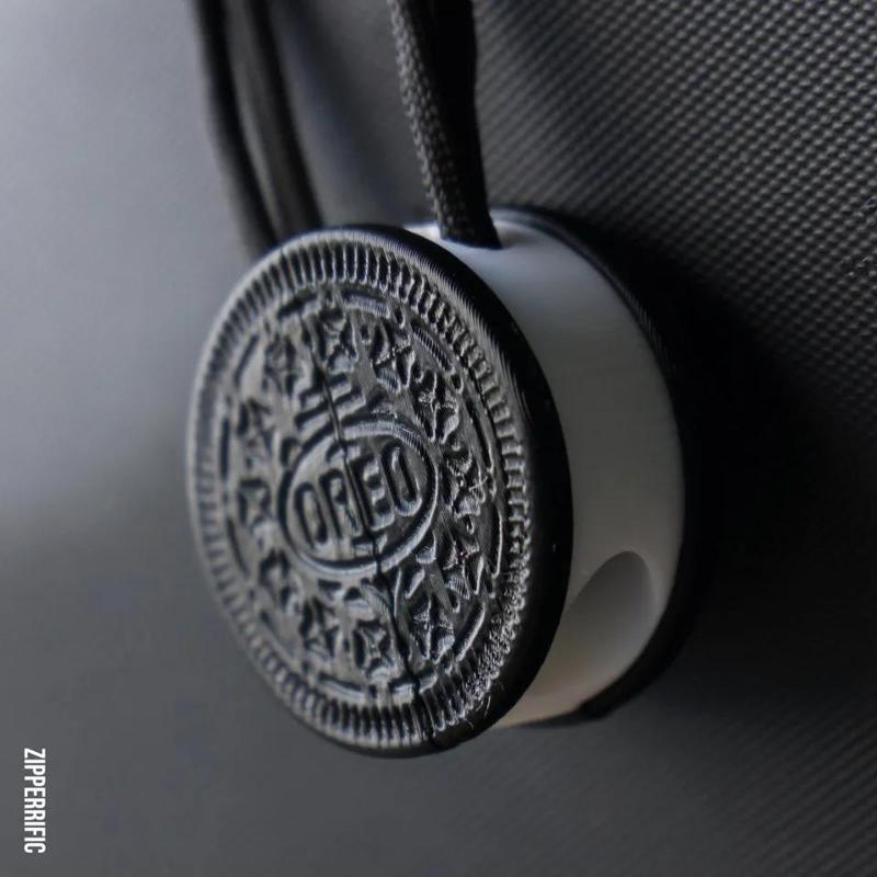 Zipper Pull - Oreo   