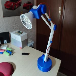 Battery powered articulated LED lamp