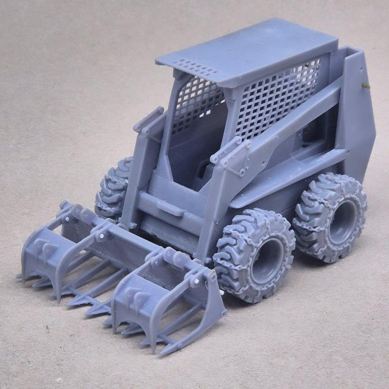 Case 1845C model in 1/24 scale with grapple and tyre chains