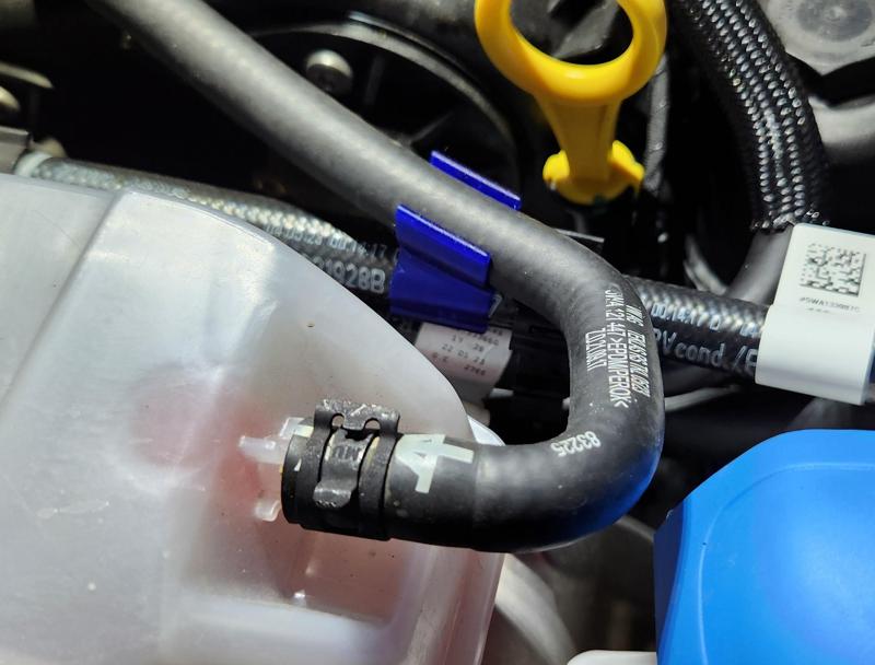 MK8 Golf Coolant Line Clip