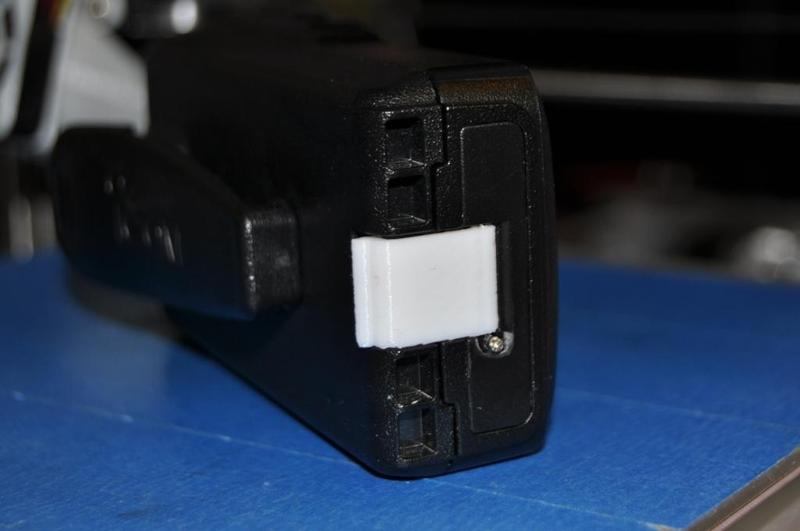 ICOM IC-V80 radio - battery clip
