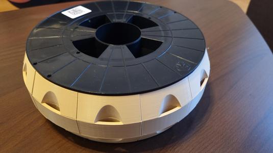 Magnetic organizer with spools