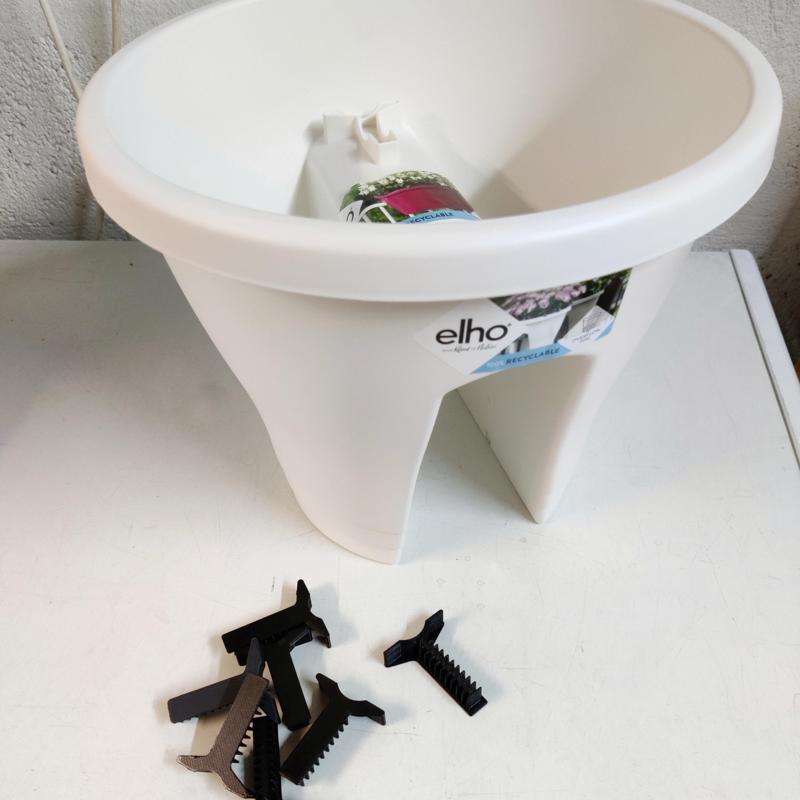 clips balcony planter elho