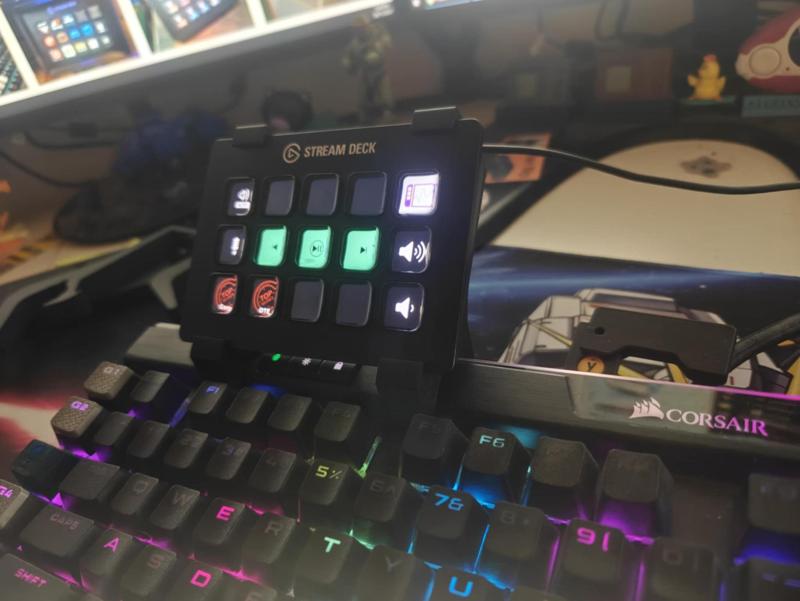 Stream Deck MK2 - Corsair K95 Angled Mount
