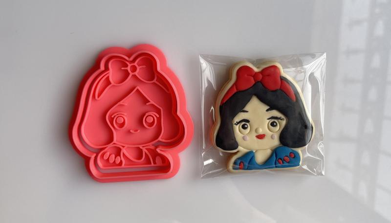 DISNEY PRINCESS Snow White COOKIE, FONDANT, CLAY CUTTER, AND STAMP