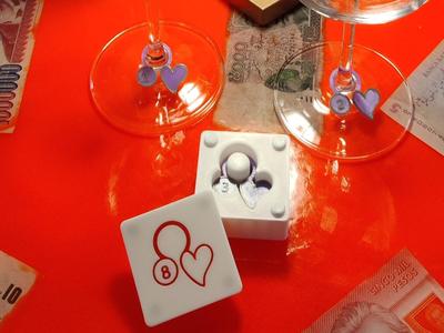Heart glass marker box with magnetic closure