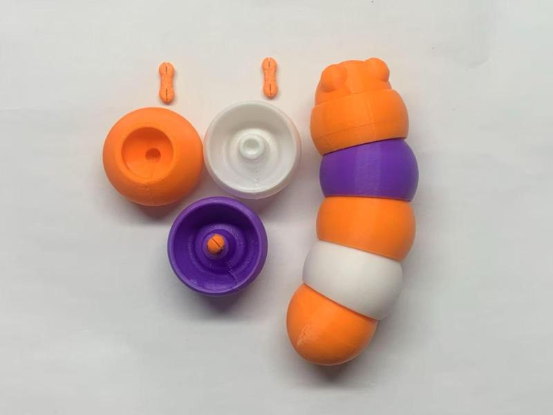 Articulated Caterpillar (Infinitely Interlocking)