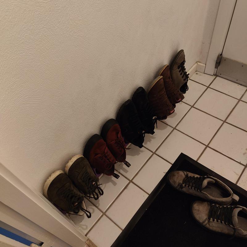 The U Shoe . Shoe wall storage  - floor space saver.