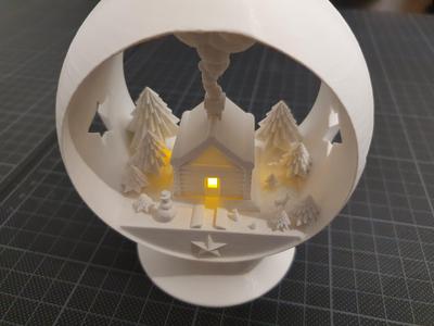 Chalet dans la montagne (effet boulle de neige)