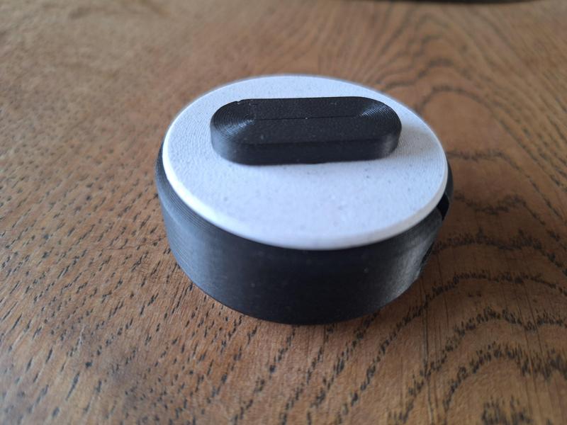 Smaller handle for USB cable reel