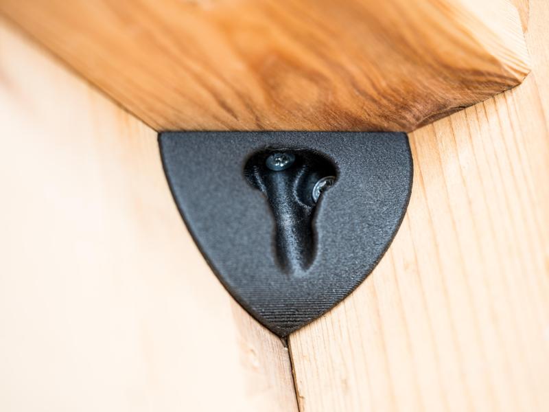 Minimalistic & smooth Corner Bracket