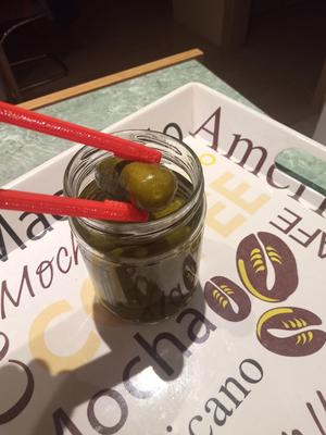 Klemmzange für Gurken, Snacks, ...