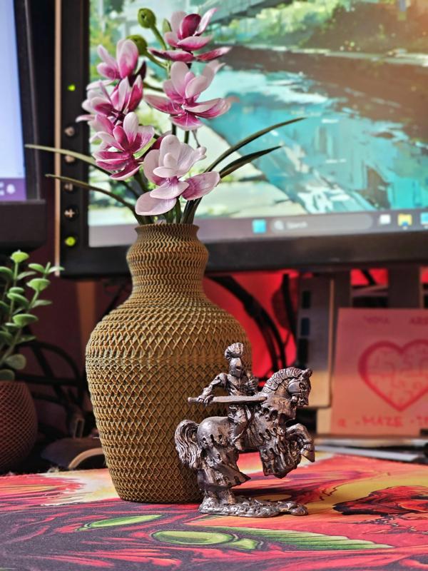 TriangulumStella Vasa - Roman Urn Style Vase