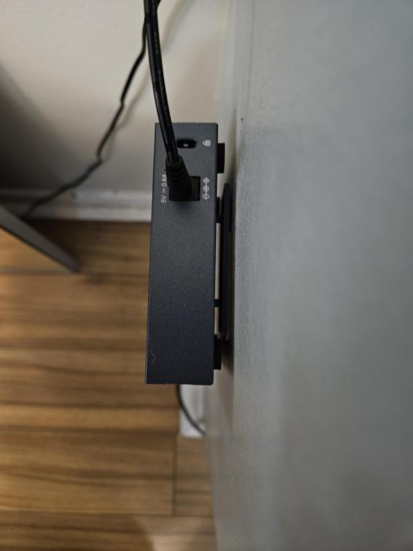 TP-Link TL-SG105 Wall Mount - Renter Friendly