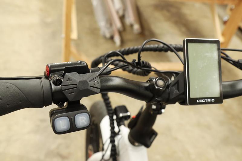Lumos Wireless Remote Handlebar Mount for Lectric XPedition