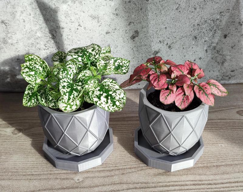 Spodek pod doniczkę / Saucer under the flowerpot