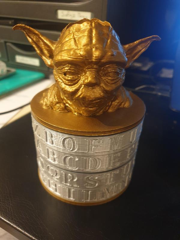Piggy Bank With Code Yoda or Vador Tirelire à Code Yoda ou Vador