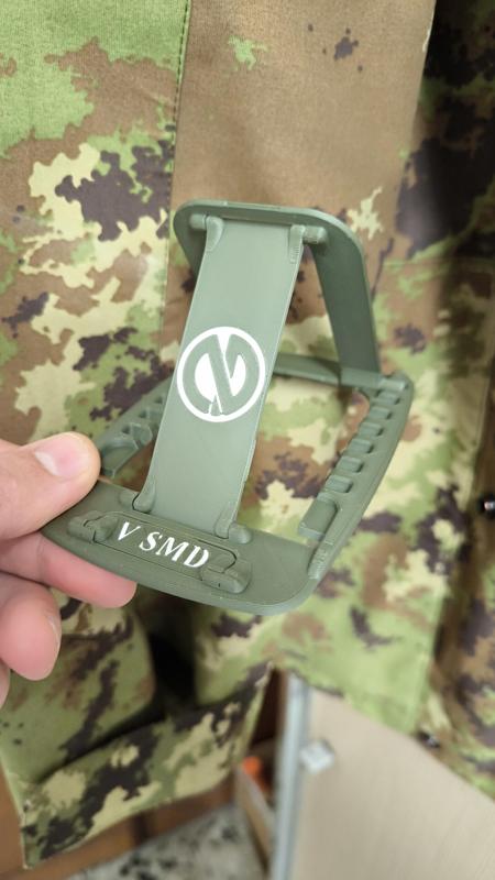 Remix of the XL-sized smartphone holder created by Jonathan.