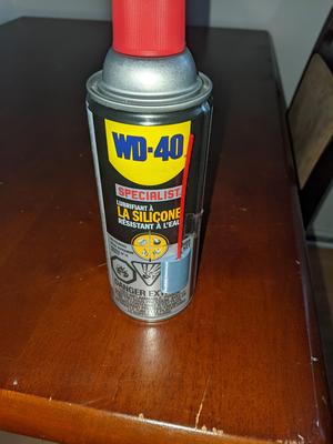 Spray tube holder with magnet