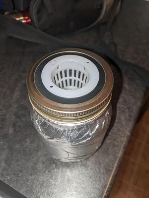 Mason jar hydroponic lid