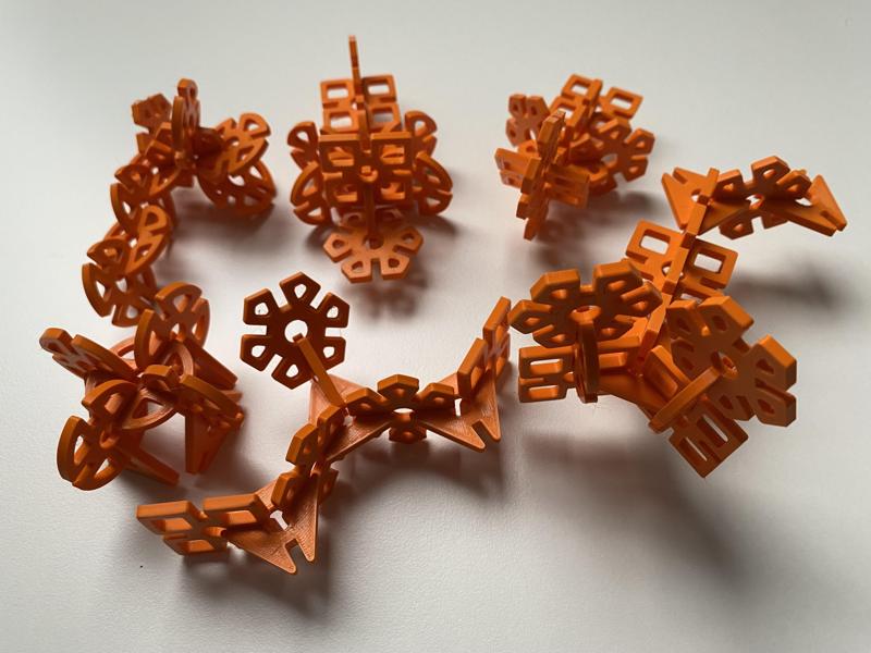 Clix construction toy