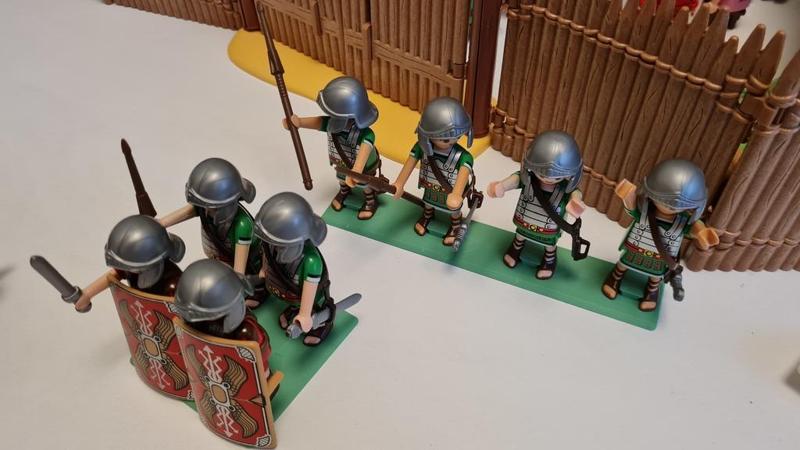 Playmobil Stand 2x2 and 4x1 - Perfect for Asterix and Obelix sets