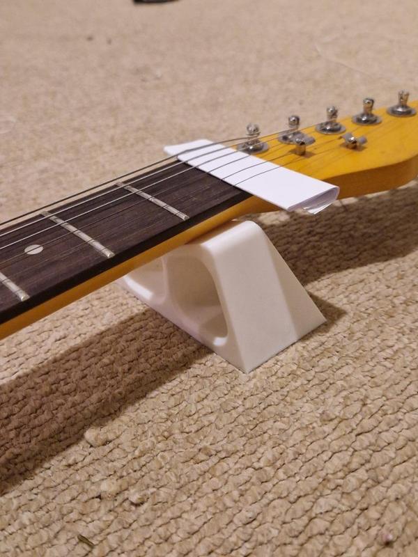 Guitar neck rest