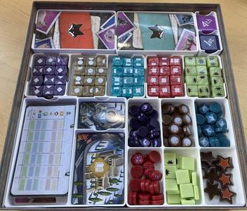 The Fox Experiment with Split Resource Trays