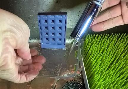 Splash proof/water-resistant vent