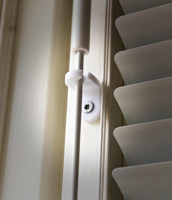 Window blinds rod holder