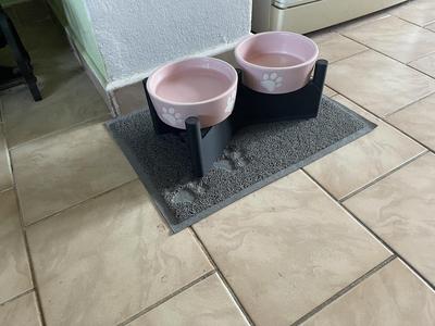 Stand for ceramic bowls for a small dog