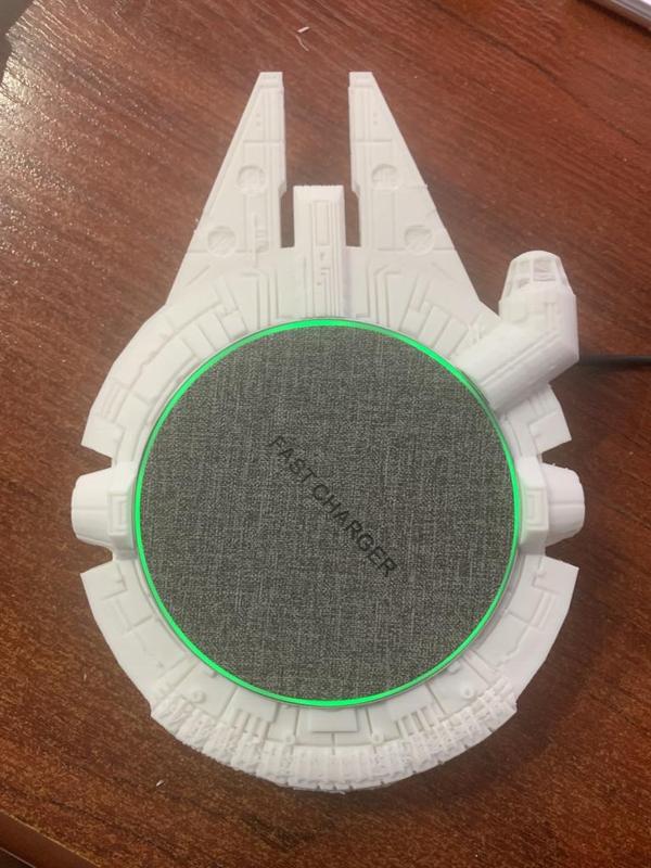 Faucon Millenium chargeur de téléphone