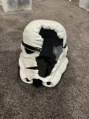 StormTrooper Helmet - Battle Broken