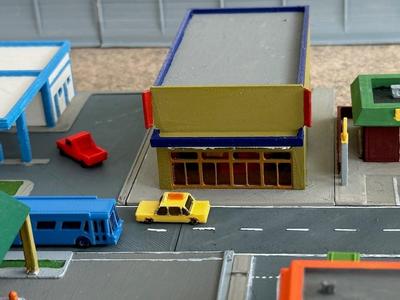 Town building US 13 - movie theatre (z-scale)