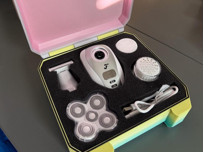 Snap Box - Freebird FlexSeries Shaver for Women