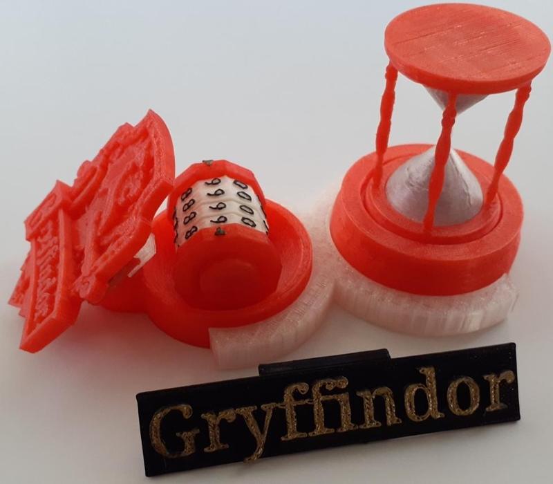 Harry Potter & the Philosopher’s Stone Board Game – Prototype – Gryffindor House Points Hourglass & Base, House Points Counter & Base, Joiner, House Crest & House Placard