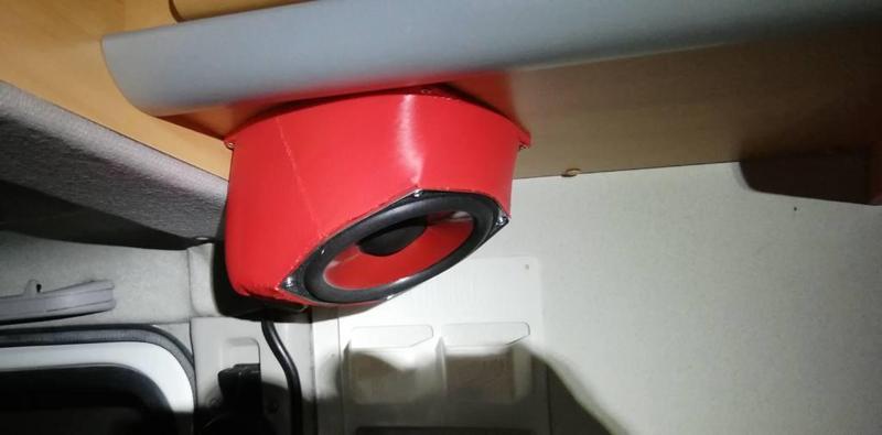 Speaker stand / Support haut parleur camping car 