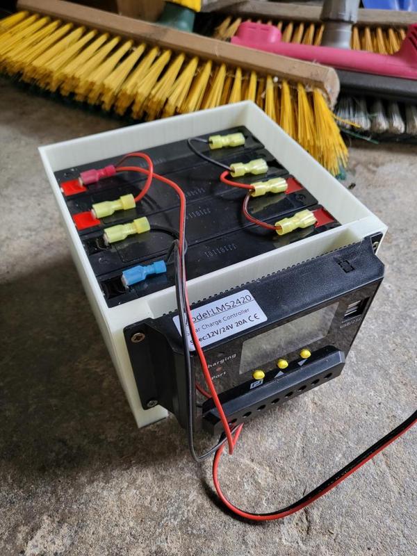 12V Solar Powerbank (4x 6V Battery battery case)