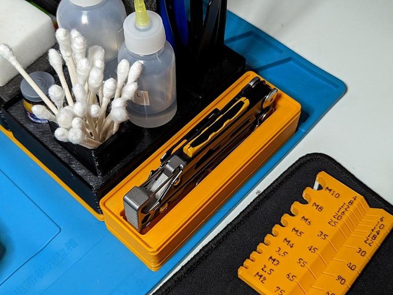 Gridfinity Leatherman Signal Storage