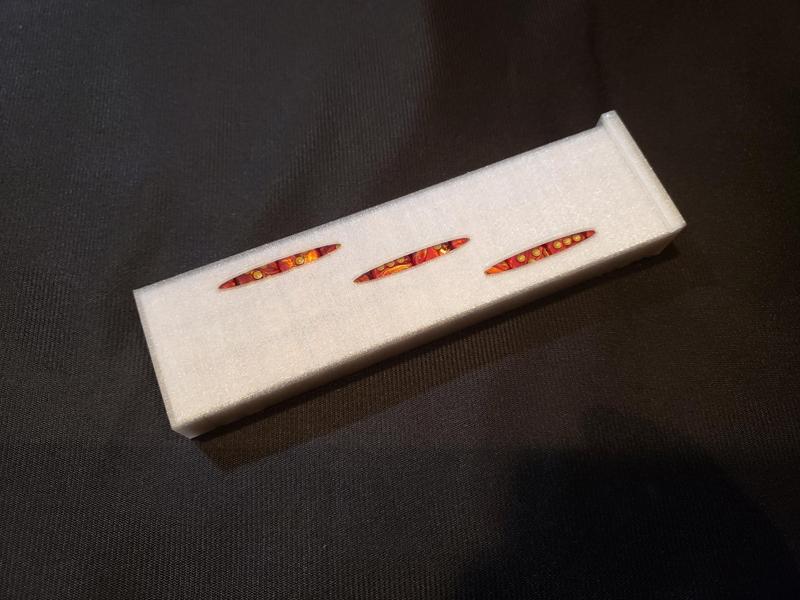 Slide-in Dice container