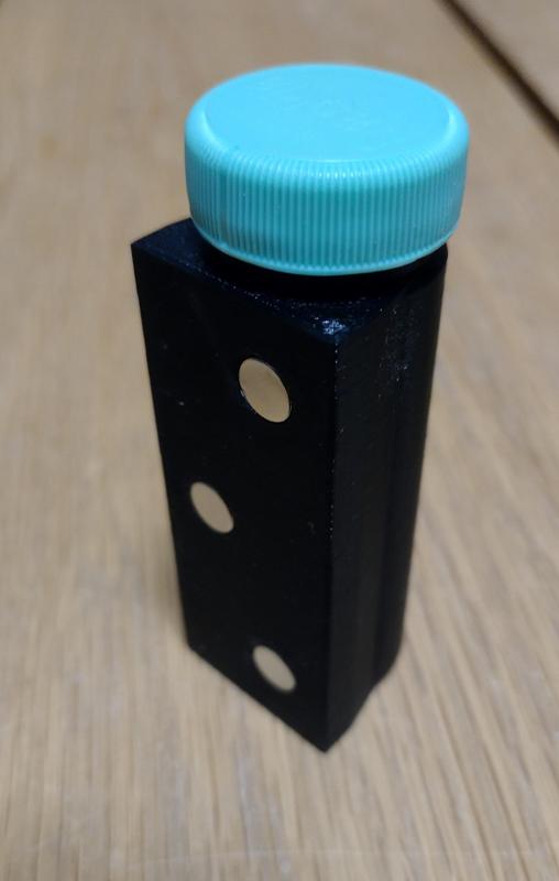 Magnetic Geocaching container