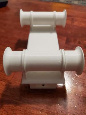 Minimal width universal spool holder for drybox