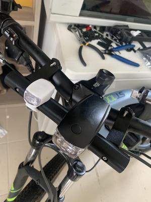 Crossbar for bike accessories