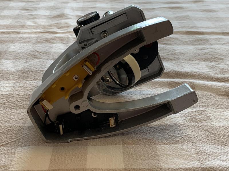 Replacement bracket for AA/R6 battery