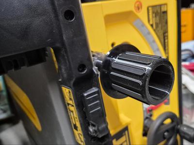 DeWalt 7492 Handwheel Rip Fence