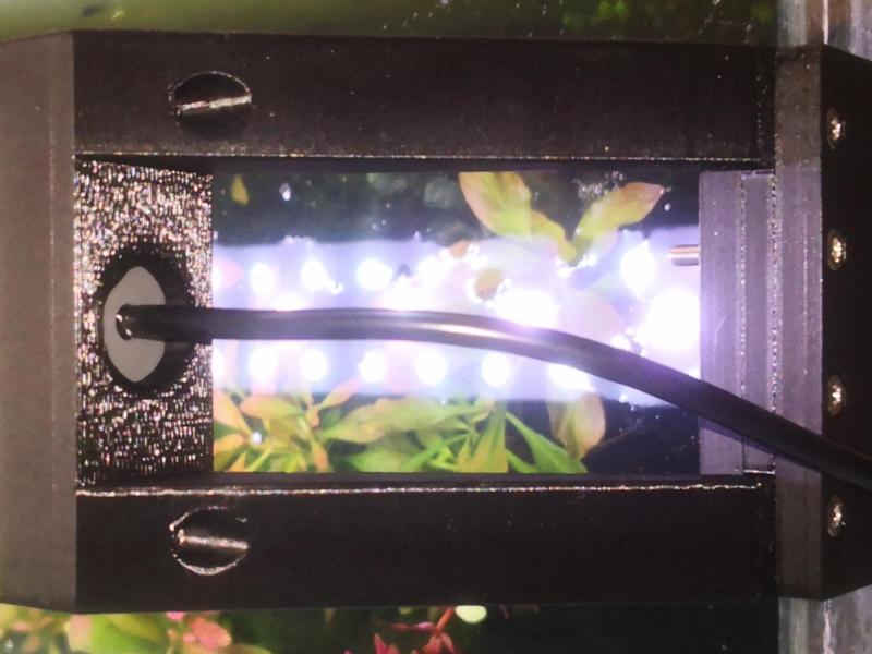 Aquarium lamp holder