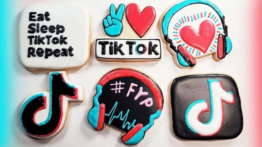 TikTok Cookie Cutter Set